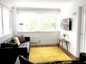 Superb 3-Bed 2-Bath with Wifi: Trendy Fitzrovia W1